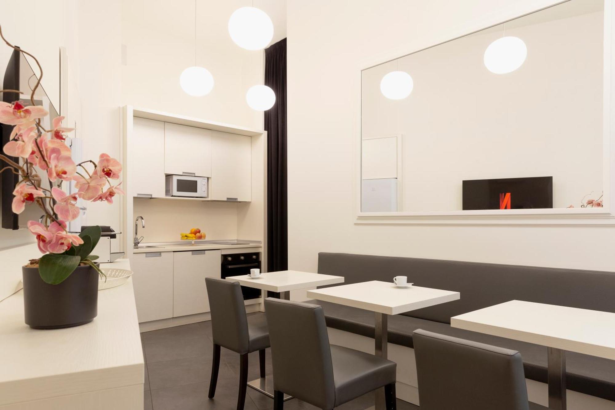 History Suite Essence Rome Extérieur photo