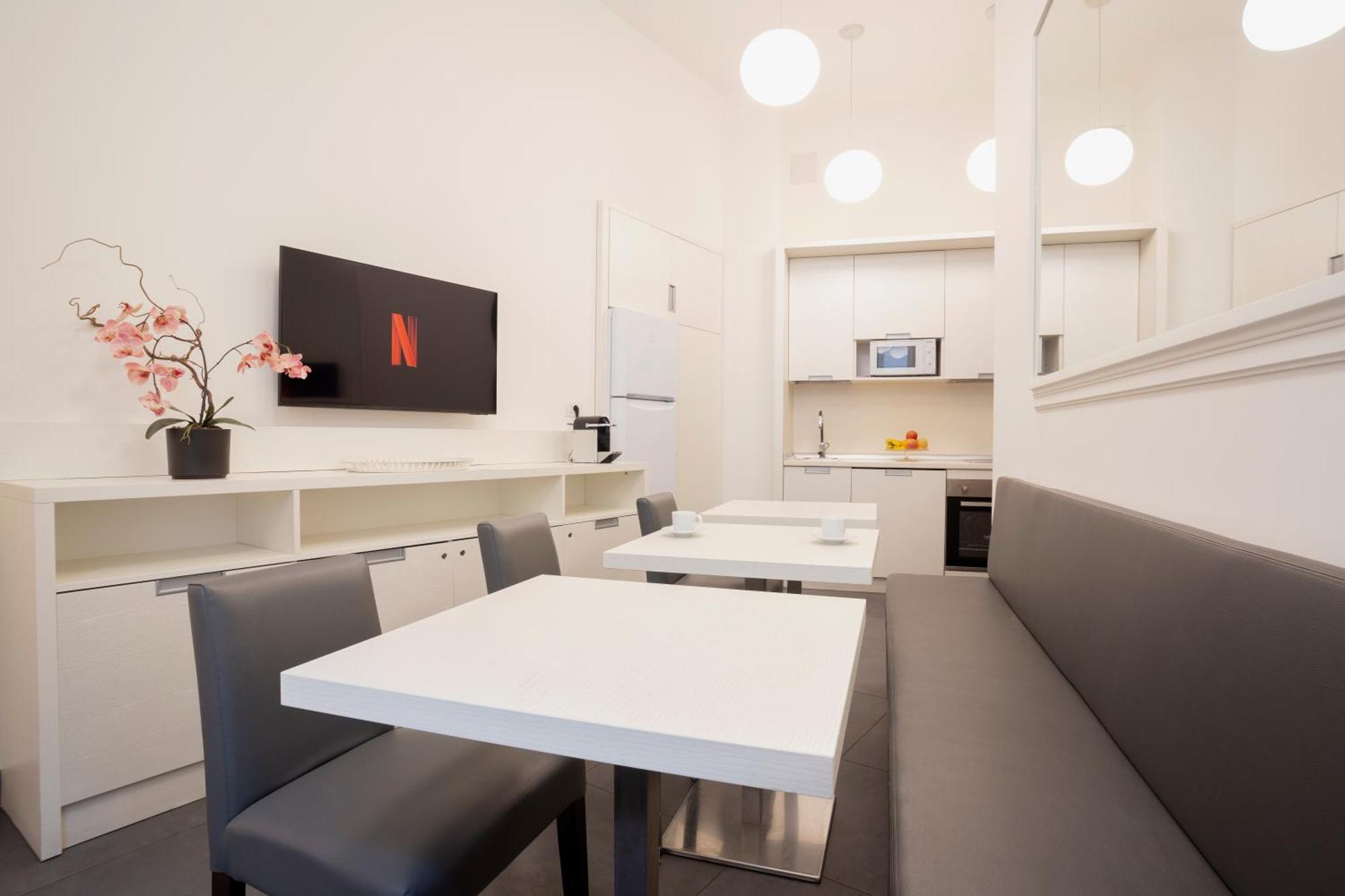 History Suite Essence Rome Extérieur photo